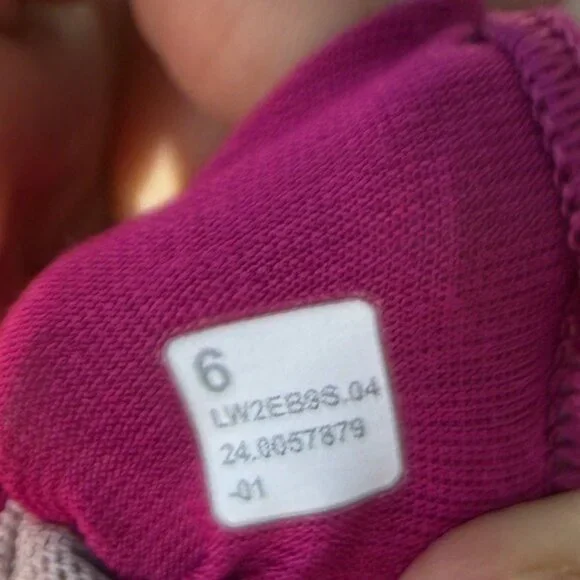 💓 lululemon ripened raspberry energy sports bra size 6 - Picture 4 of 4